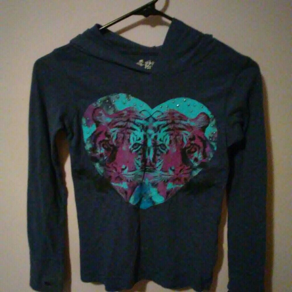Long sleeve tiger heart hooded shirt